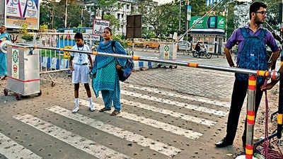 Kolkata: Pedestrian crossings on Bypass may get manual drop gates soon