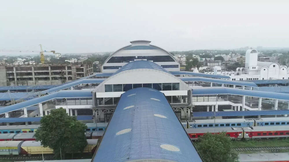 PM Modi inaugurates redeveloped Rani Kamlapati Railway Station in ...