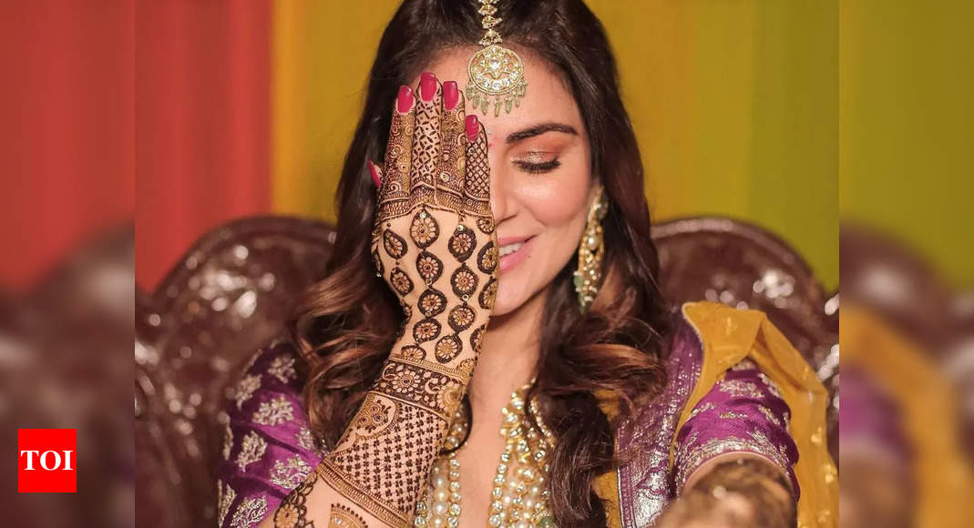 Best 250+ Mehndi Photo Pose Ideas | Kanchan Fashion