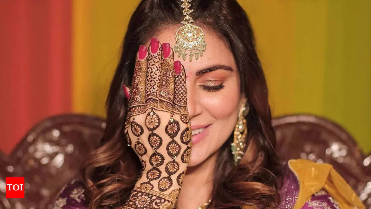 Alia Bhatt shares all the inside pictures from her Mehendi ceremony |  Filmfare.com