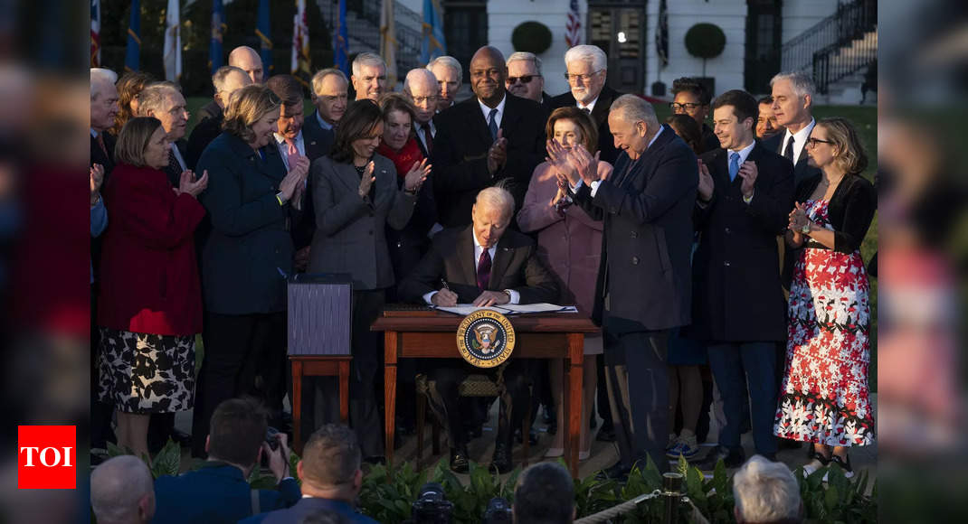 Biden Biden Signs 1 Trillion Infrastructure Deal With Bipartisan