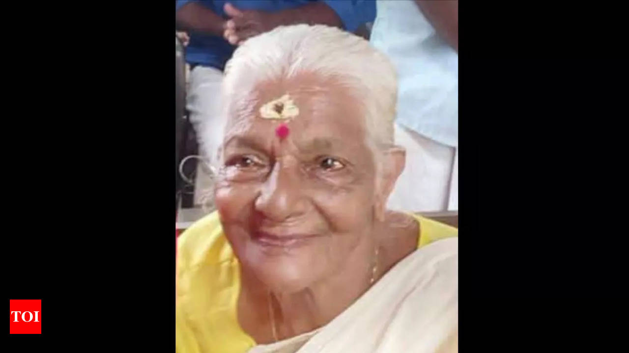 Kuttiyamma Kerala: 104-year-old woman scores 89 per cent in literacy exam |  Kochi News - Times of India