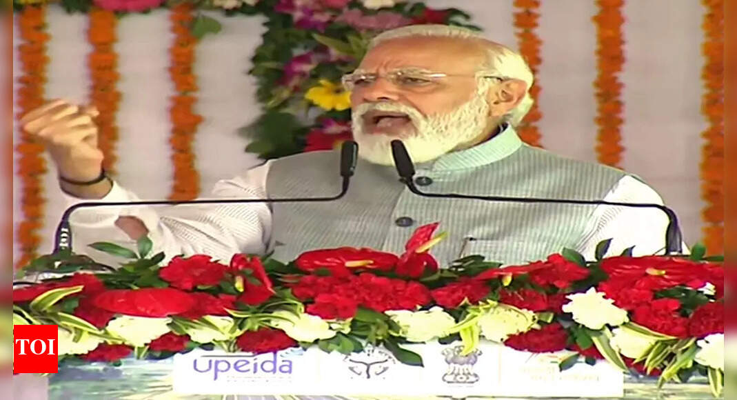 PM launches Purvanchal expressway, slams past govts