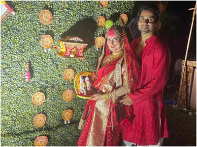 Exclusive Pics! Finally hamari shaadi ho gayi with saat pheras: Puja Banerjee and Kunal Verma