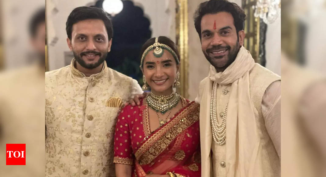 Mohd Zeeshan Ayyub menghujani pengantin baru Rajkummar Rao dan Patralekhaa |  Berita Film Hindi