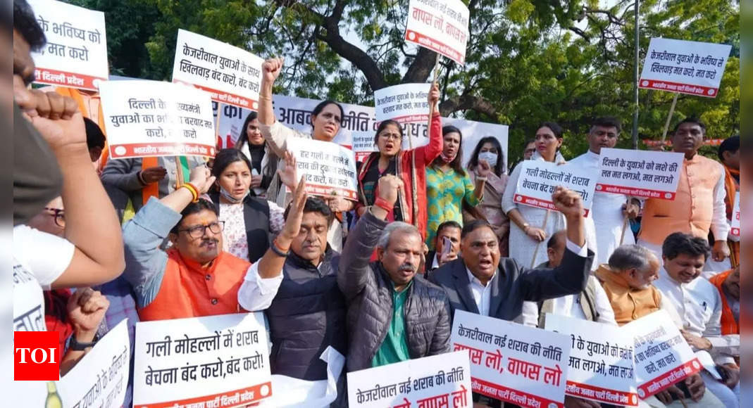 Delhi: BJP, Congress Oppose Excise Policy, Hold Protests Outside New ...