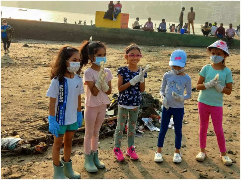 Kids do a beach clean-up at Girgaon Chowpatty
