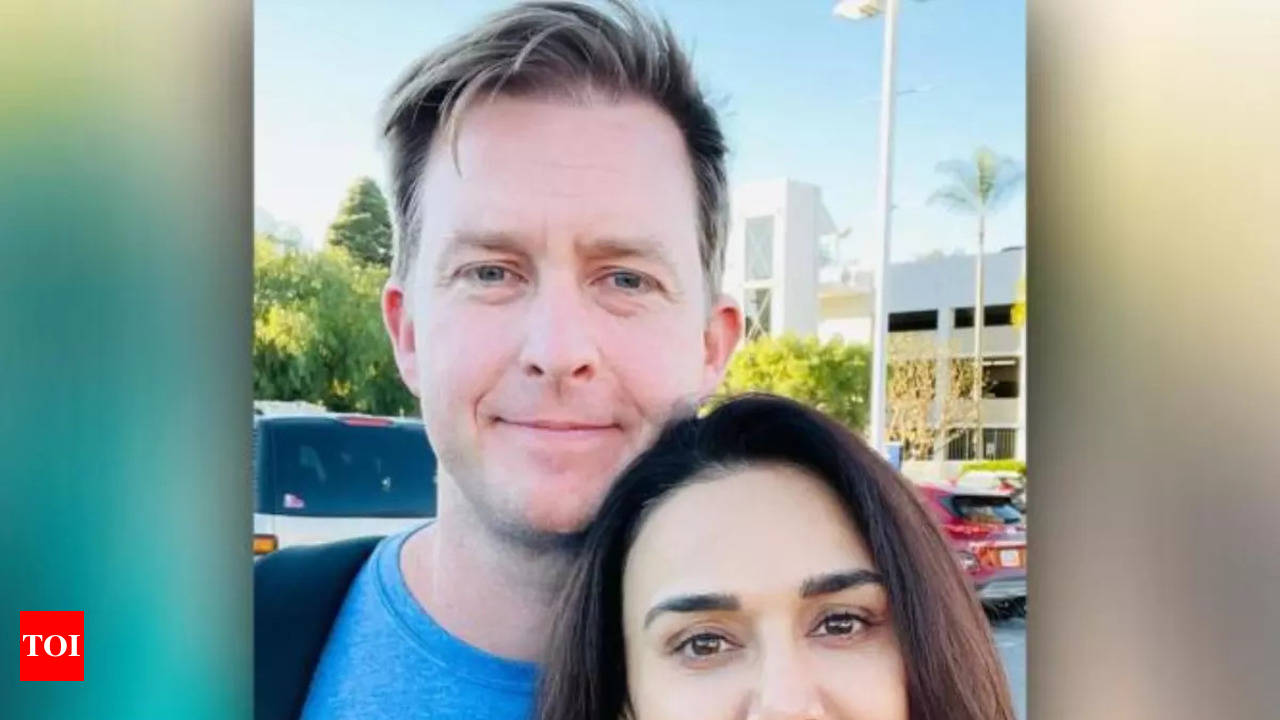 Preity Zinta and husband Gene Goodenough welcome twins Jai and Gia via  surrogacy - Times of India