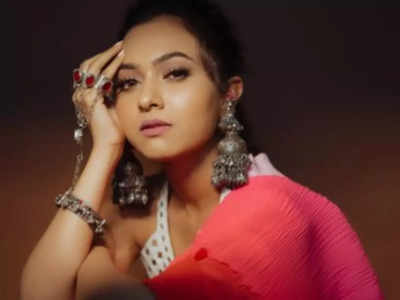 Photo Alisha Prajapati Glam Up In Her Pretty Pink Saree Gujarati Movie News Times Of India