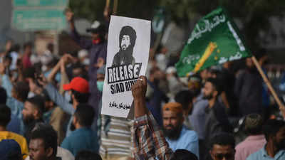 Pakistan releases hardline Islamist leader under a deal to end violence
