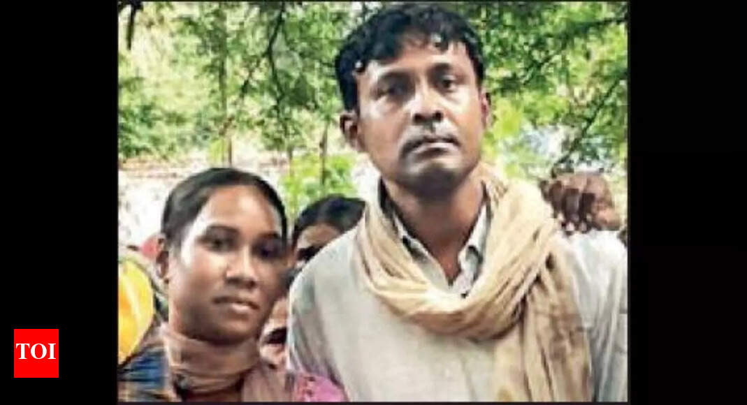 Baby in lap, woman walks into jungle, frees hubby from Naxals