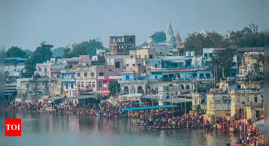 Rajasthan: Devotees, sadhus turn up for shahi snan in Pushkar Lake ...