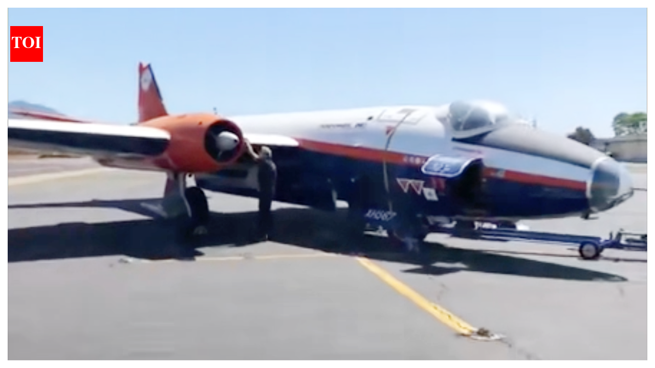 Aviation: Explosive cartridges for starting jet engines