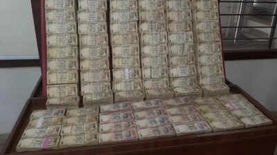 Karnataka: Demonetised notes with face value of Rs 1.9cr seized in Mangaluru
