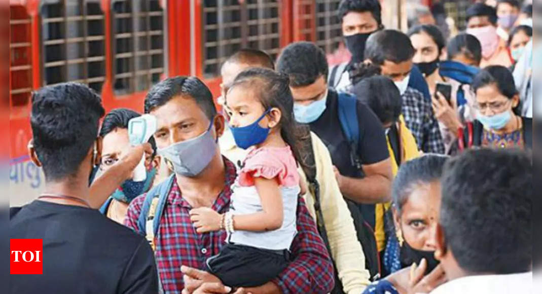 Fresh Covid cases in Maha stay below 1,000