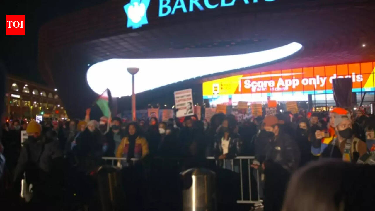 Protesters rally in New York after Rittenhouse verdict
