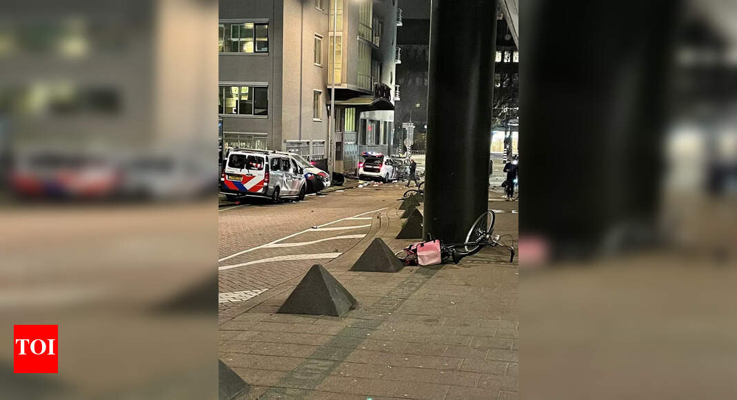 Rotterdam: Nederlandse politie brandwaarschuwing na rellen door de overheid in Rotterdam