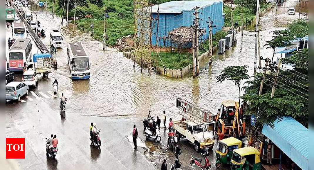 bangalore-flood-4-lakes-in-north-bengaluru-overflow-flood-adjoining