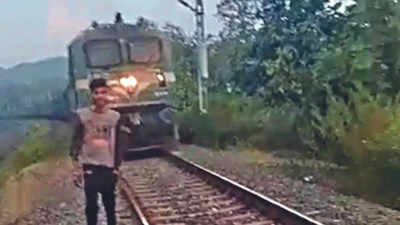 Madhya Pradesh: Urge to make a 'daring' video costs youth his life in Hoshangabad