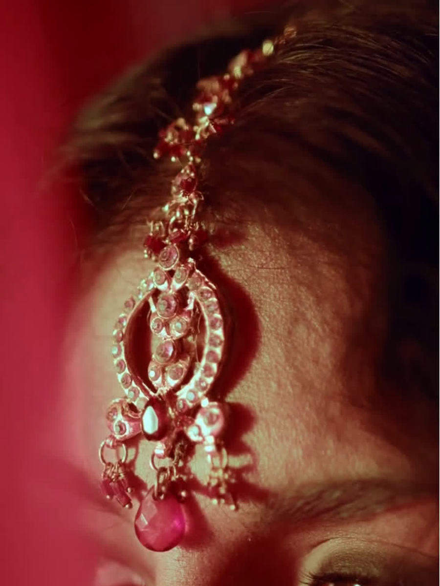 Amazon.com: VAMA Fashion Pressing Nath Maharashtrian Nose Pin Ring Without  Piercing Nathiya For Women Bridal. : Clothing, Shoes & Jewelry