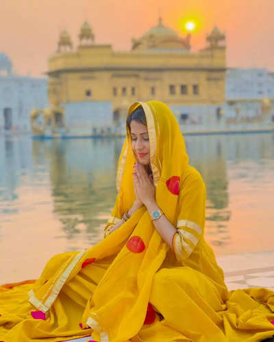 Parineeti Chopra washes dishes with Raghav Chadha as they do seva at Golden  Temple months ahead of wedding