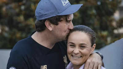 World number one Ashleigh Barty caps year by getting engaged