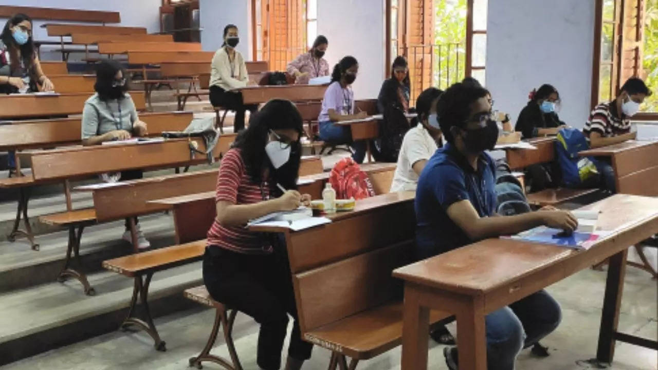 Kolkata: Colleges, universities wait and watch before calling more students  | Kolkata News - Times of India