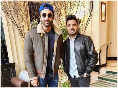 Ranbir Kapoor looks uber-cool in this UNSEEN picture with a fan