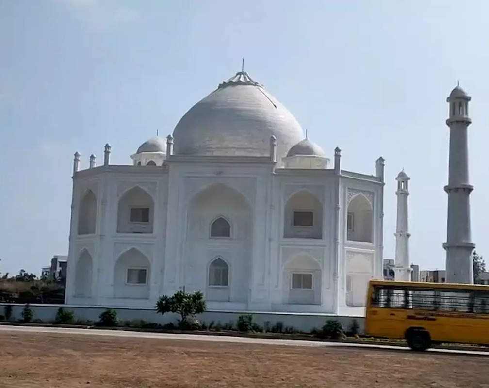 
Man gifts his wife a Taj Mahal like home in MP
