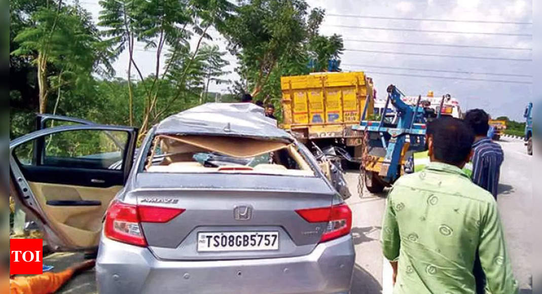 Two road accidents claim five in Hyderabad