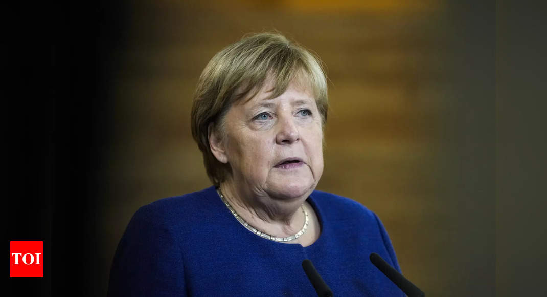 jerman: Merkel: ‘Hari yang menyedihkan’ saat Jerman menandai 100.000 kematian akibat Covid
