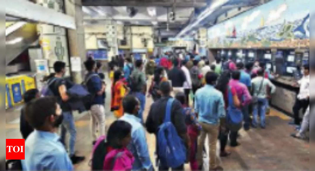 Kol: Metro queue returns with tokens making a comeback