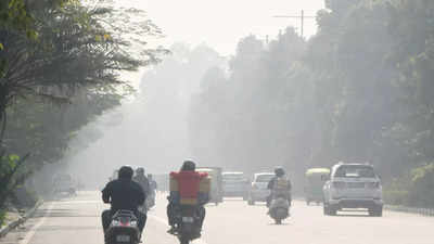 Delhi's air quality deteriorates further, slips to 403