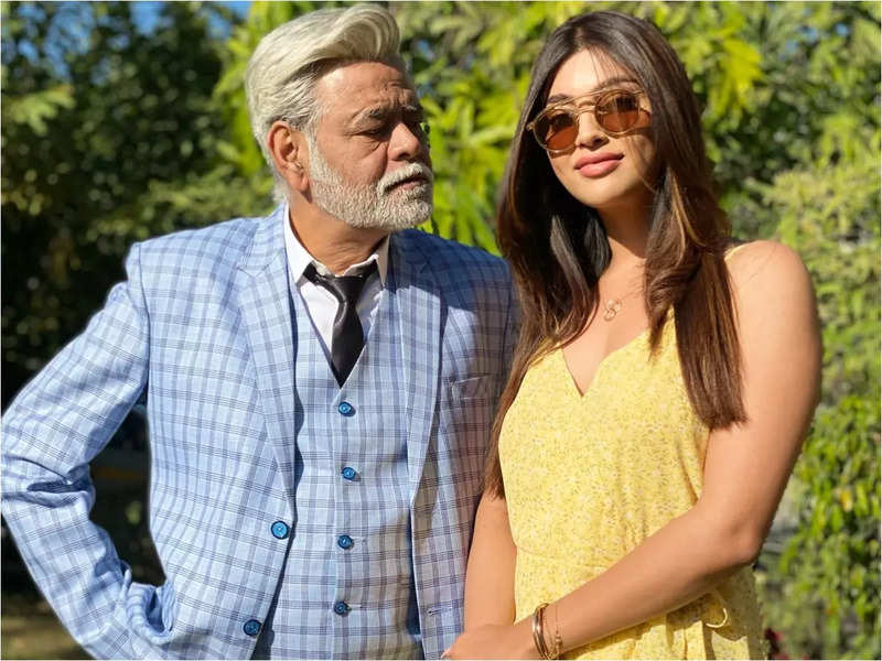Akanksha Puri on working with Sanjay Mishra: He is an extremely fun loving person