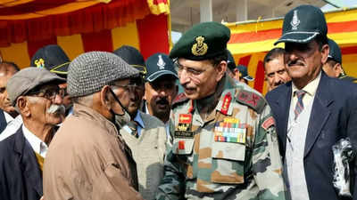 Joshi: Northern Army Commander interacts with veteran soldiers, urges ...