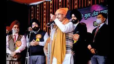 Maurya, Singh target Oppn leaders