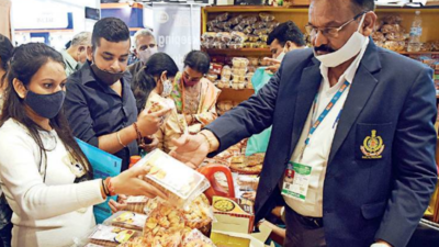 Muffin to paintings, Tihar earns lakhs at trade fair in Delhi