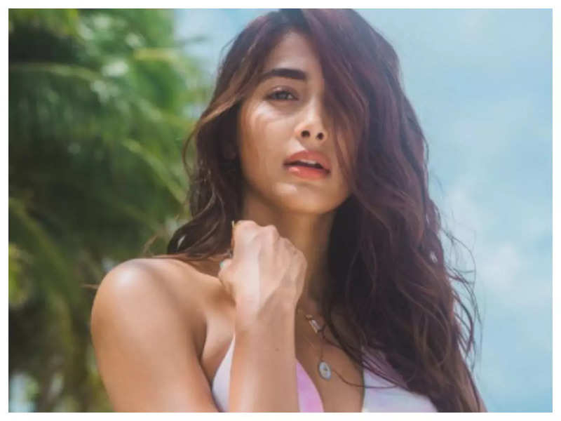 Pooja Hegde shares a jaw-dropping pic from her Maldives vacation