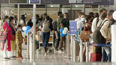 omicron: Omicron scare: Govt to review when regular international flights can safely resume; Dec 15 reopening may get shifted | India News - Times of India