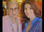 Did you know Twinkle Khanna used to be a ‘coolie’ for her mother Dimple Kapadia?