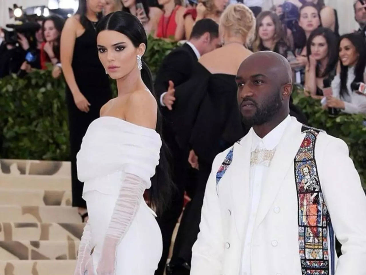VERSACE on X: The Versace team would like to extend our deepest  condolences at the sad news of Virgil Abloh's passing. A visionary within  the world of fashion, his presence will be