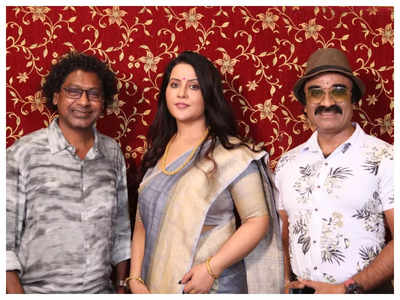 Amruta Fadanvis croons for Parag Bhavsar's 'Foreign Returned And Well Settled'