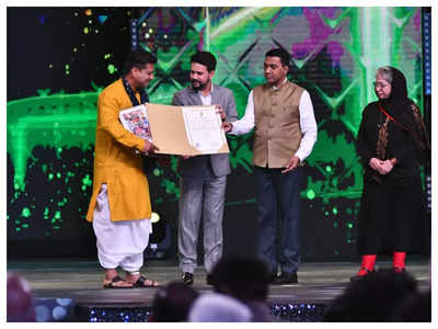 Jitendra Joshi wins an award for 'Godavari' at IFFI: Swwapnil Joshi, Sai Tamhankar and other celebs congratulate the actor on his big win