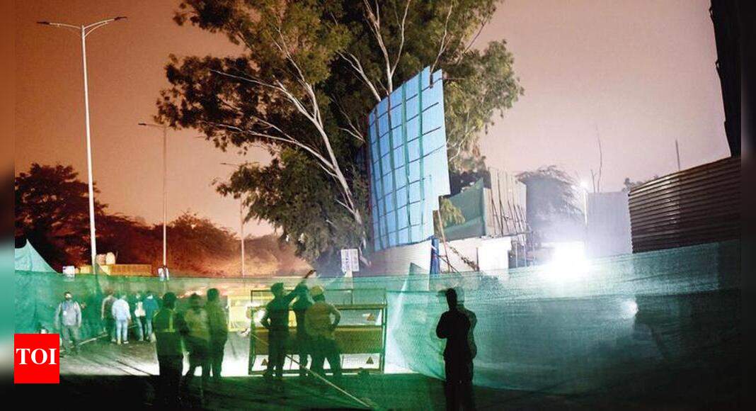 Road cave-in near CGO Complex will take another 3 days to mend | Delhi ...
