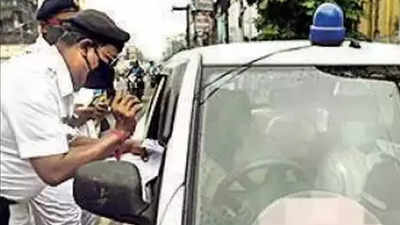 Kolkata cops crack down on cell use while driving
