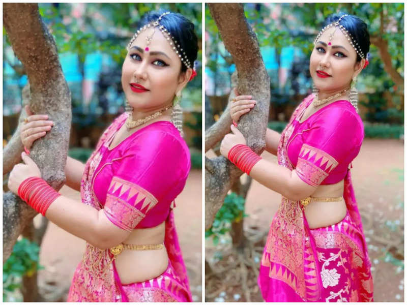 Priyanka Pandit shows her beauty in traditional attire
