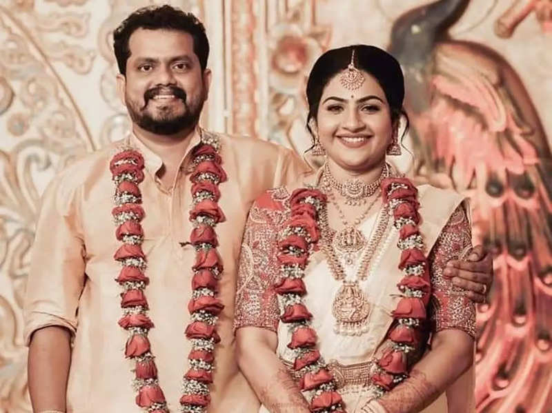 Santhwanam actress Apsara got hitched to director Alby Francis; see pics