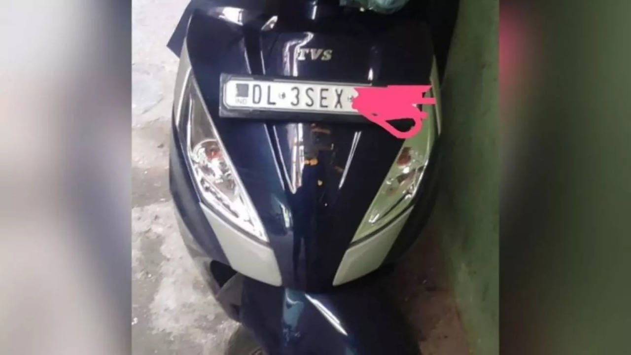 Delhi Girl Scooty Number Plate Weird tale of SEX vali scooty