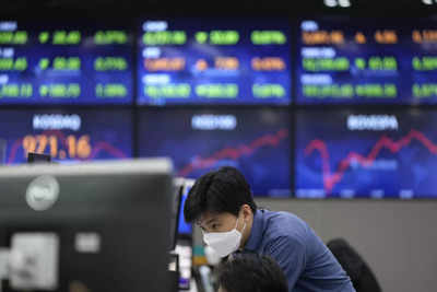Asian markets rise, oil rallies as virus and Fed hold attention