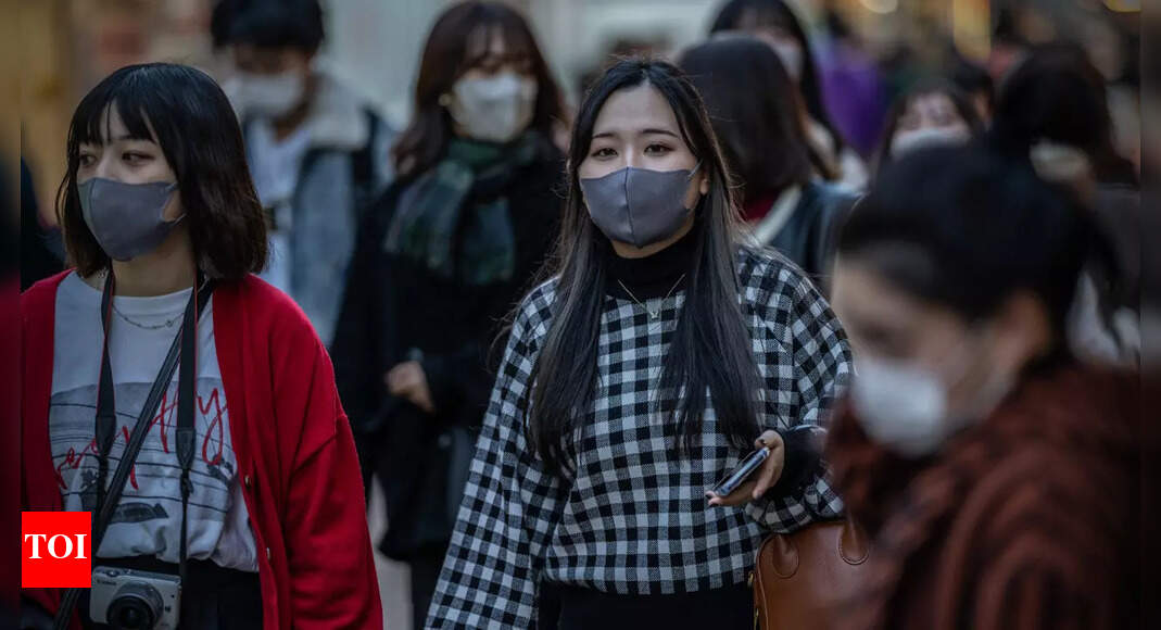 Omicron keeps world jittery as more information drips out